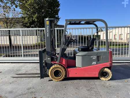 Elektro 4 Rad 2007  Nichiyu FBC25PN (1)