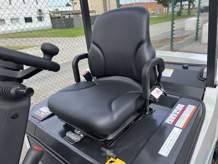 Carrello elevatore diesel 2023  Unicarriers FD25T5C (2)