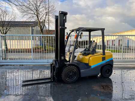 Chariot élévateur diesel 2014  Unicarriers FD30T4 (1)