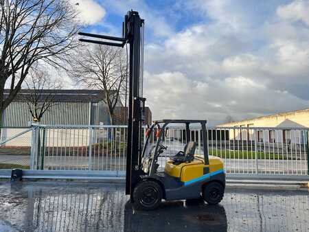 Carrello elevatore diesel 2014  Unicarriers FD30T4 (2)