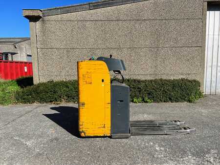 Electric Pallet Trucks 2006  Jungheinrich ESE120 (4)