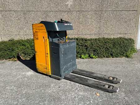 Electric Pallet Trucks 2006  Jungheinrich ESE120 (5)