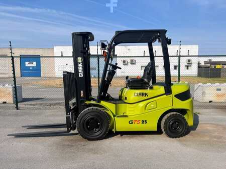 Diesel Forklifts 2023  Clark GTS25 (3)