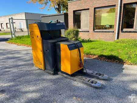 Electric Pallet Trucks 2006  Jungheinrich ESE120 (1)