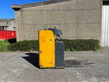 Electric Pallet Trucks 2006  Jungheinrich ESE120 (4)