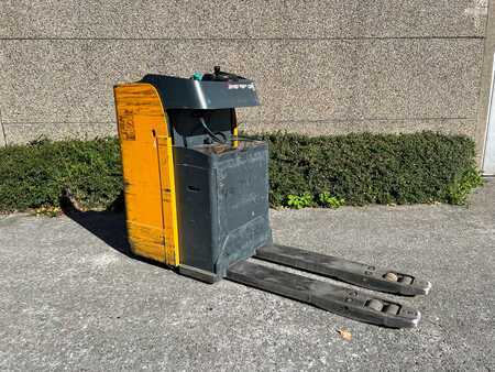 Electric Pallet Trucks 2006  Jungheinrich ESE120 (5)