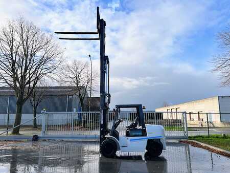 Diesel Forklifts 2019  Nissan D1F5F45U (2)