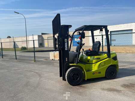 Carrelli elevatori diesel 2023  Clark GTS25 (11)