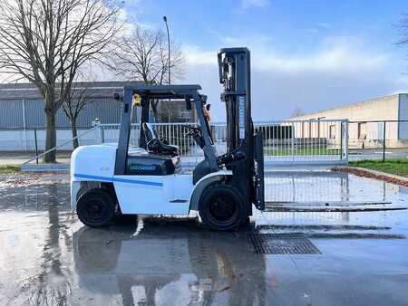 Carrelli elevatori diesel 2019  Nissan D1F5F45U (10)