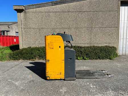 Electric Pallet Jacks 2006  Jungheinrich ESE120 (4)