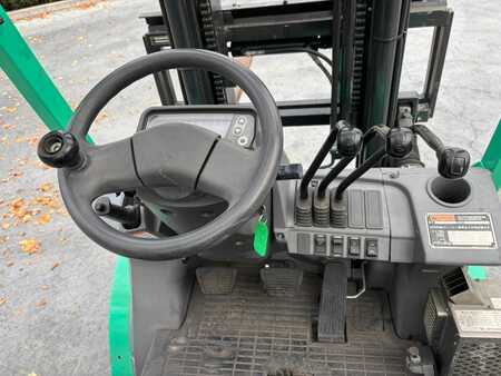 Carretilla elevadora GLP 2013  Mitsubishi FGE25-F17D (2)
