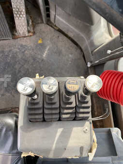 Carretilla elevadora diésel 2004  Kalmar DCE140-6 (4)