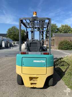 Eléctrico - 4 rodas - Komatsu FB20EX11 (2)