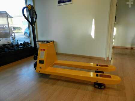 Transpaleta eléctrica 2025  Staxx Staxx EPT20H (2)