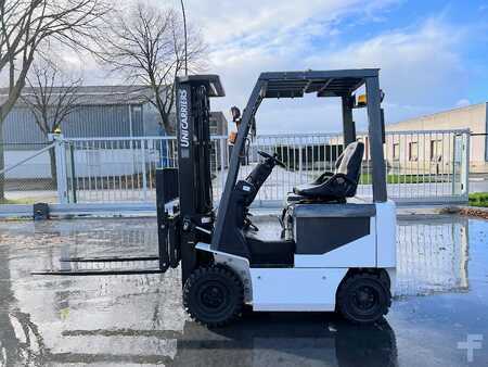 El Truck - 4-hjul 2019  Nissan J1B1L5U (14)