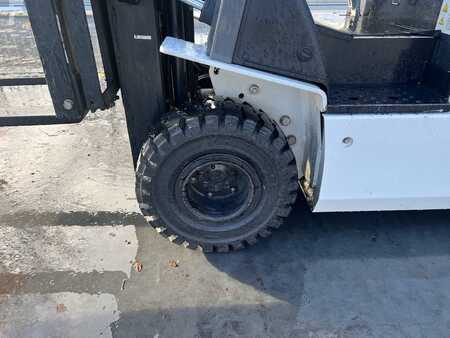 El Truck - 4-hjul 2019  Nissan J1B1L5U (16)