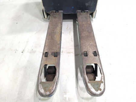 Niederhubwagen 2019  Crown RT4020 (4)