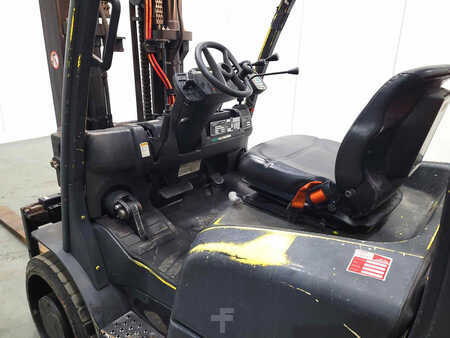 Empilhador a gás 2007  Hyster S7.00FT (3)