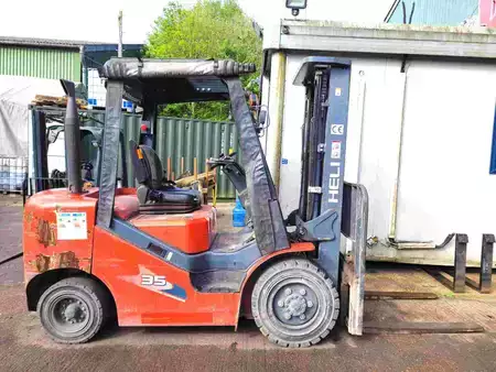 Dieseltruck 2022  Heli CPCD35 (1)