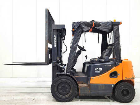 Dieselstapler 2012  Doosan D25S-5 (1)