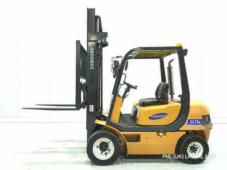Dieselstapler 1998  Samsung SF25D (1)