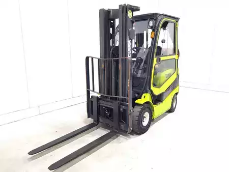 Carretilla elevadora GLP 2017  Clark C18L (2)