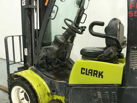 LPG Forklifts 2013  Clark C30L (2)