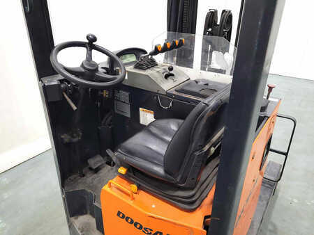 Chariot à mât rétractable 2008  Doosan BR16JW (3)