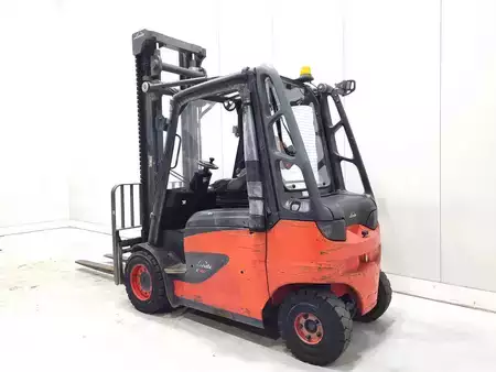 Elektromos 4 kerekű 2013  Linde E40H-01/600 (5)