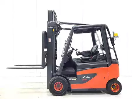 Elektryczne 4-kołowe 2017  Linde E25-01 RENTAL (1)