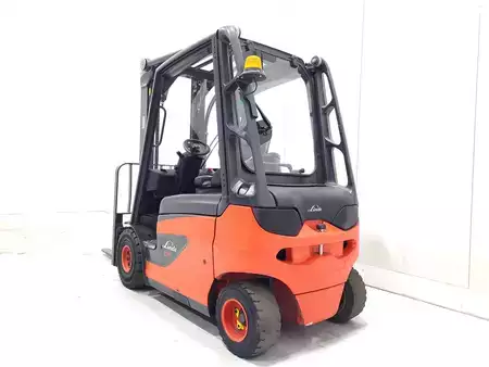 Elektryczne 4-kołowe 2017  Linde E25-01 RENTAL (5)