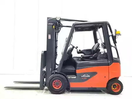 Elektryczne 4-kołowe 2017  Linde E25-01 RENTAL (7)