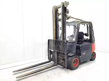 Elektromos 4 kerekű 2018  Linde E40H-01/600 (2)