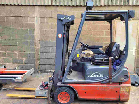 Elektryczne 4-kołowe 2006  Linde E14-02 (1)