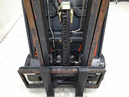 Electric - 4 wheels 2011  Linde E20PH-01 (4)