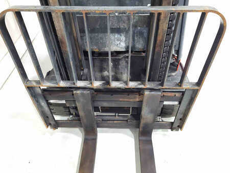 Elektro čtyřkolový VZV 2002  Linde E20P-02 (4)