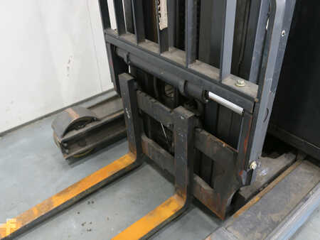 Reach Trucks 2015  Linde R14-01 1120 (5)