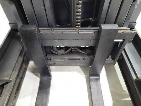Carrelli retrattili 2015  Linde R14G-01 (4)