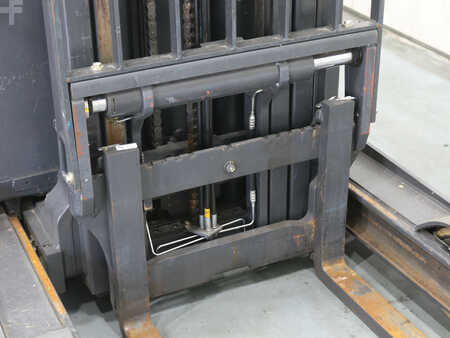 Reach Trucks 2015  Linde R14-01 1120 (4)