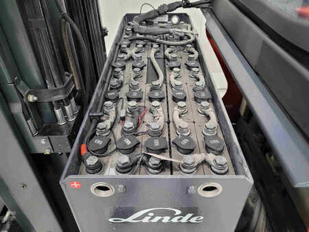 Carrelli retrattili 2019  Linde R12N-01 (6)