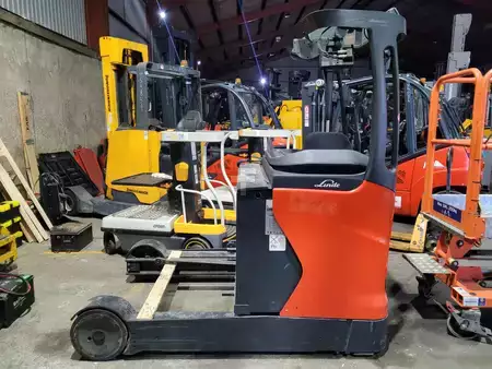 Schubmaststapler 2014  Linde R20 (1)