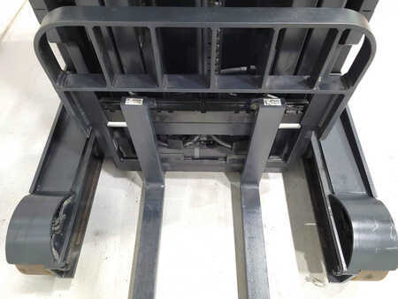 Carrelli retrattili 2019  Linde R12B-01 (4)
