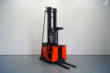 Függőleges komissiózó 2009  Linde V12 (4)