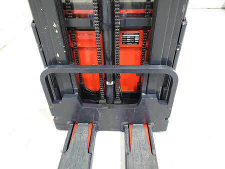 Apilador conductor incorporado 2007  Linde L14 (4)