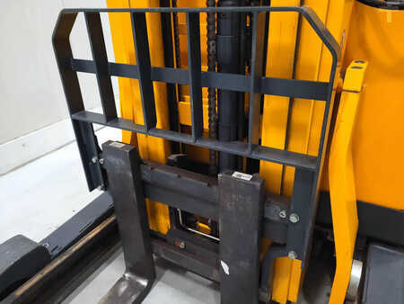 Skyvemast 2011  Jungheinrich ETV114 (4)