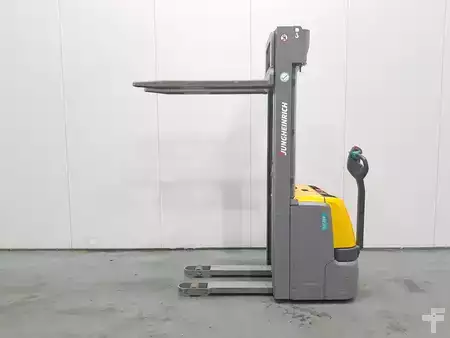 Stacker stå på 2018  Jungheinrich EJC 214 RENTAL (1)