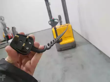 Stacker stå på 2018  Jungheinrich EJC 214 RENTAL (4)