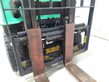 Chariots élévateurs diesel 1990  Mitsubishi FD15 (4)