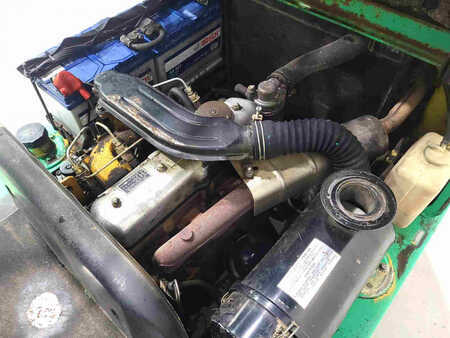 Chariots élévateurs diesel 1990  Mitsubishi FD15 (6)