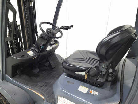 Carrelli elevatori diesel 2011  Toyota 8FDF30 (3)